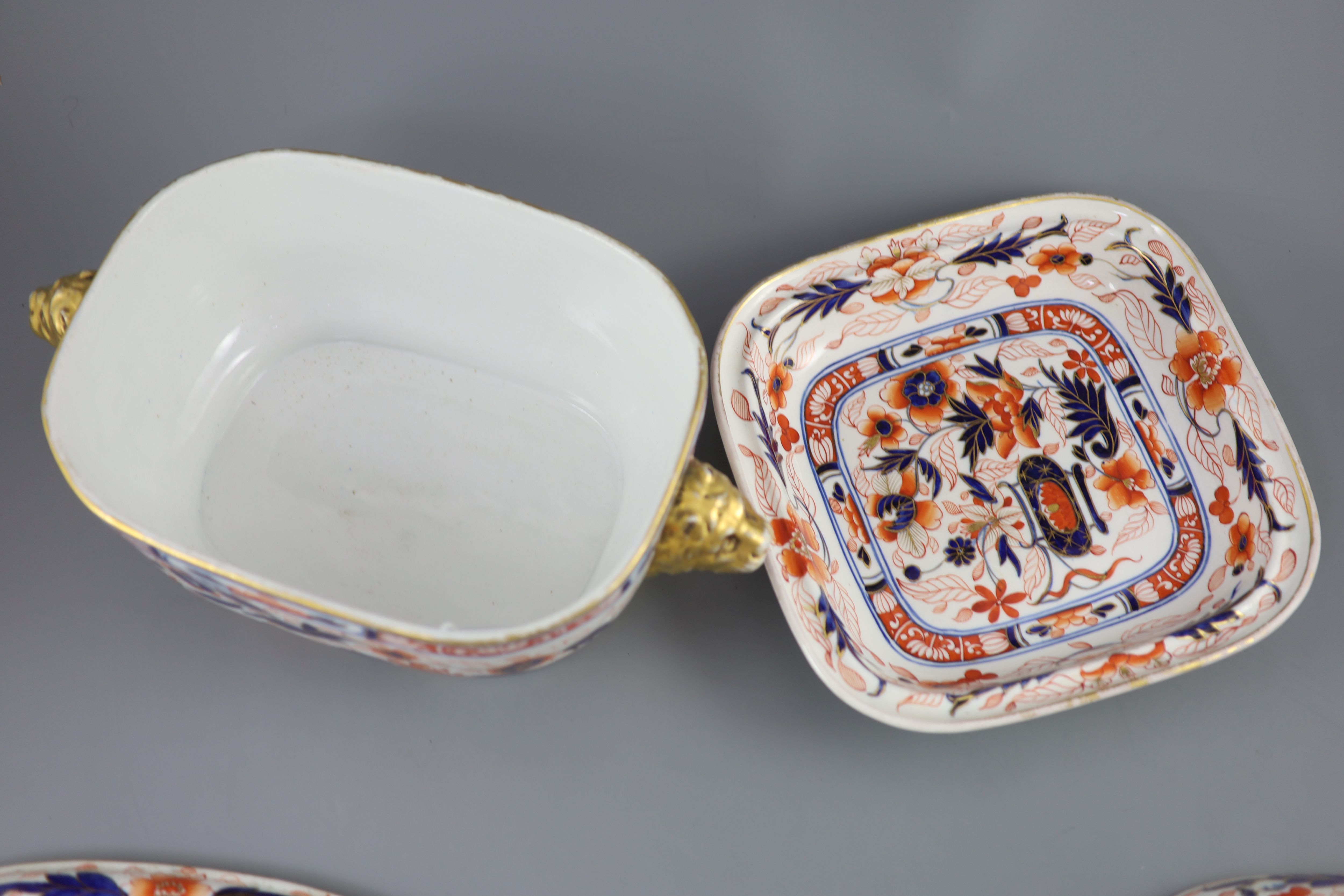 An extensive Coalport Imari pattern dinner service, c.1820,